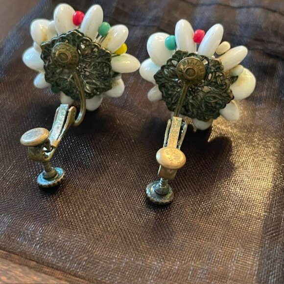 Miriam Haskell Signed 1940's Glass Flower Cluster Screw Back Clip On Earrings - Picture 2 of 10